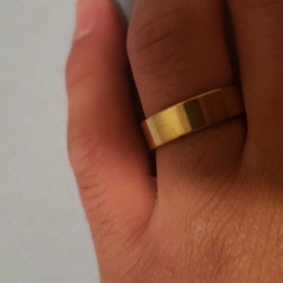 Mens gold ring wedding band - Picture 3 of 3